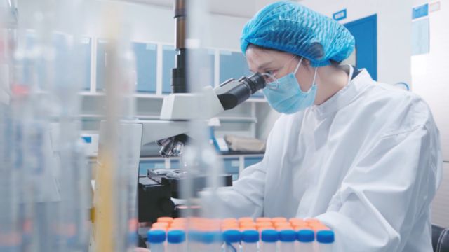 滋小羊科学验证铸国产奶粉品质新高度新葡京博彩国产奶粉前十珍护vs悠(图1)